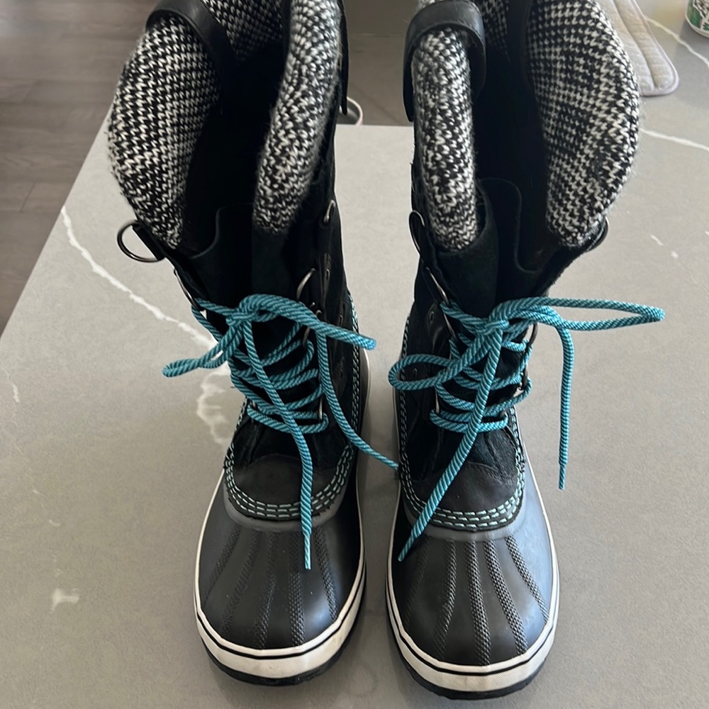 Sorel Women’s Joan of Arctic Boot size 9.